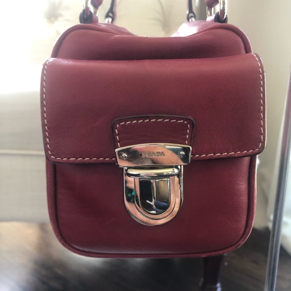 Prada lambskin bag (Vitello Heavy in Cerise) - Picture 3 of 8
